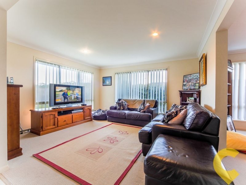 25 Shannonbrook Grove, Oxenford QLD 4210