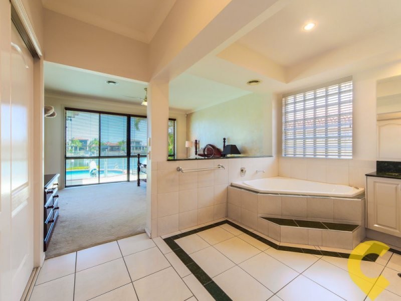 6 Saltair Grove, Helensvale QLD 4212