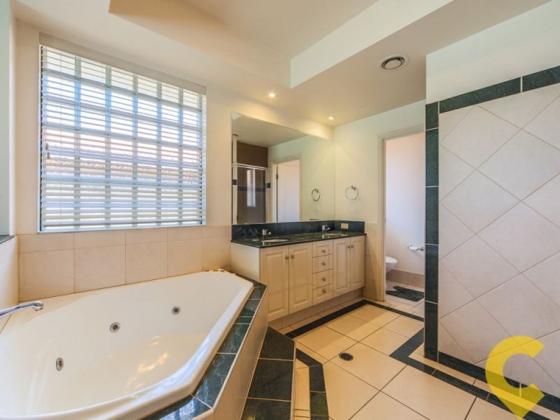 6 Saltair Grove, Helensvale QLD 4212