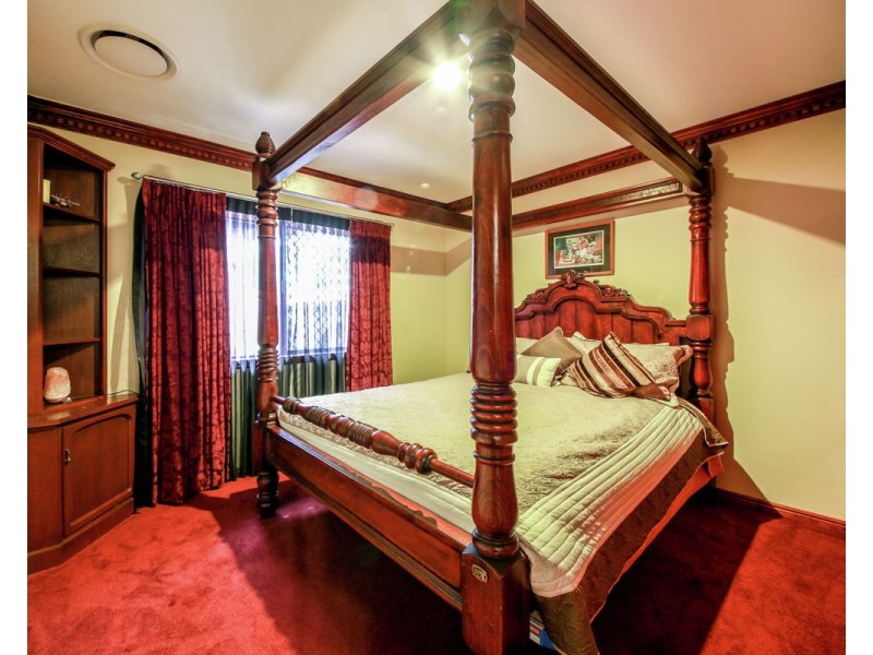 4 Currumburra Road, Ashmore QLD 4214