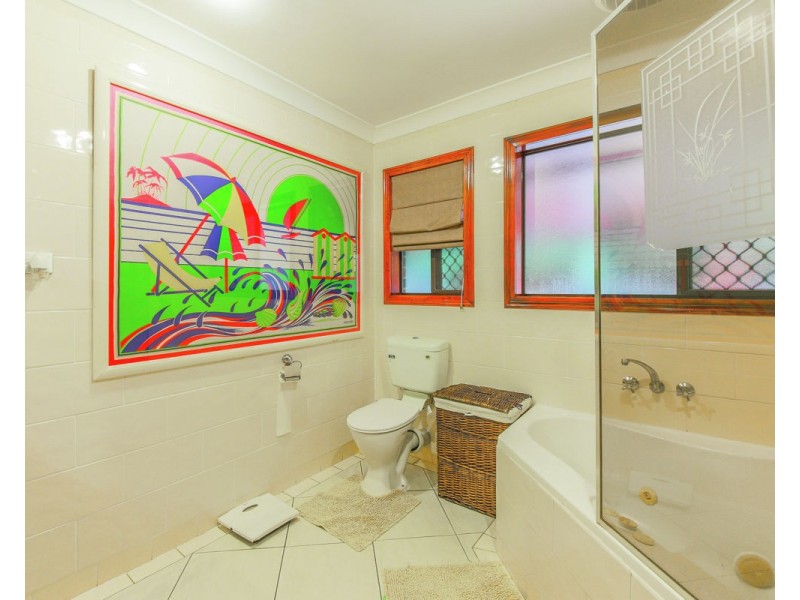 4 Currumburra Road, Ashmore QLD 4214