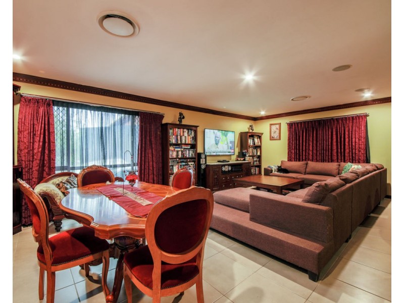 4 Currumburra Road, Ashmore QLD 4214