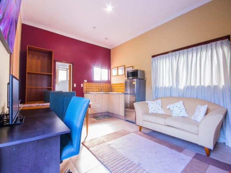 4 Currumburra Road, Ashmore QLD 4214