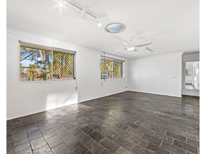 61 Warrener St, Nerang QLD 4211