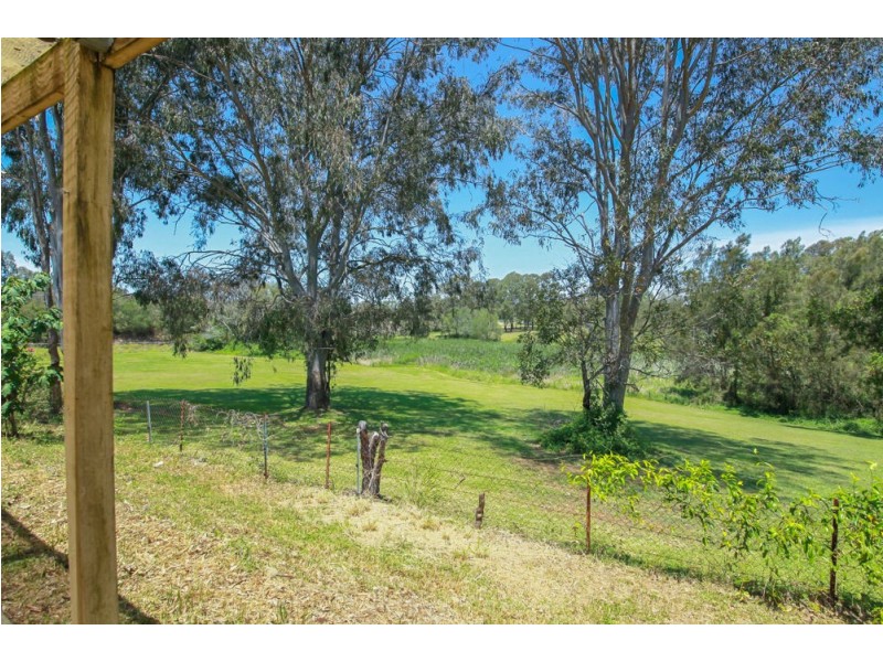 5 Maggie Ct, Edens Landing QLD 4207