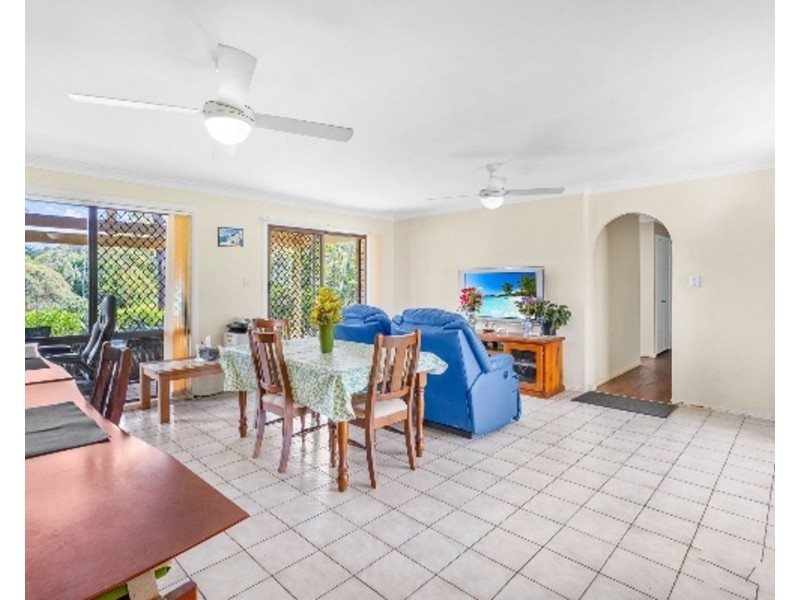 1 Woodlands Way, Parkwood QLD 4214