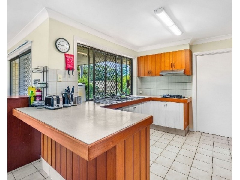 1 Woodlands Way, Parkwood QLD 4214