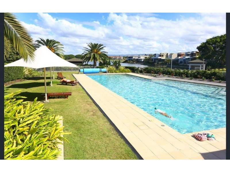 7007 Phoenix Palms Drive, Hope Island QLD 4212