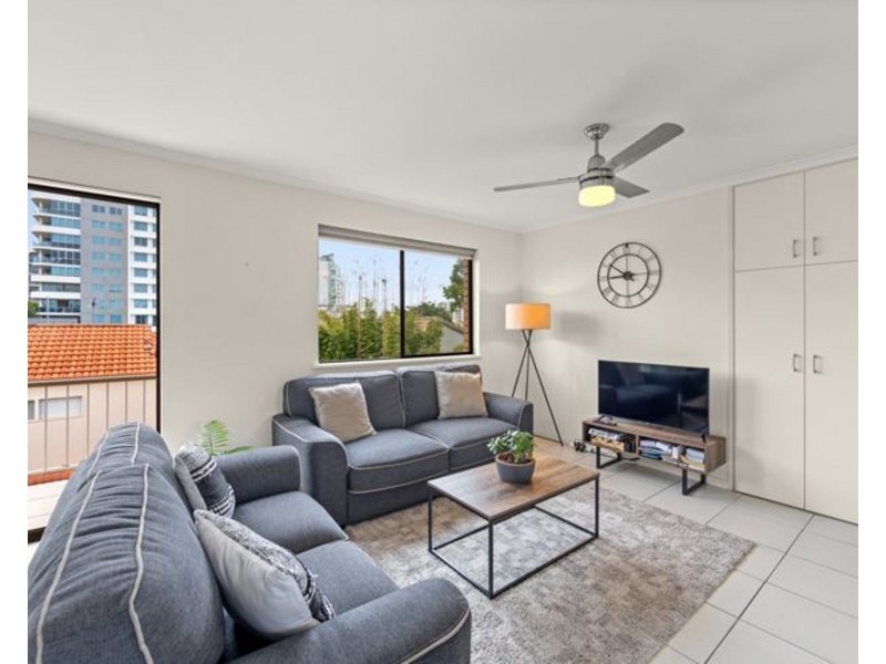 8/25 Imperial Parade, Labrador QLD 4215