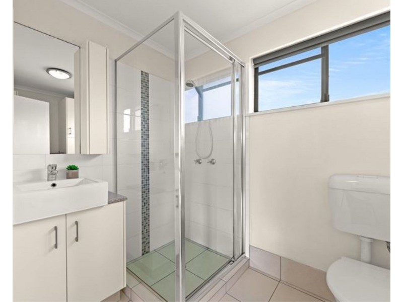 8/25 Imperial Parade, Labrador QLD 4215
