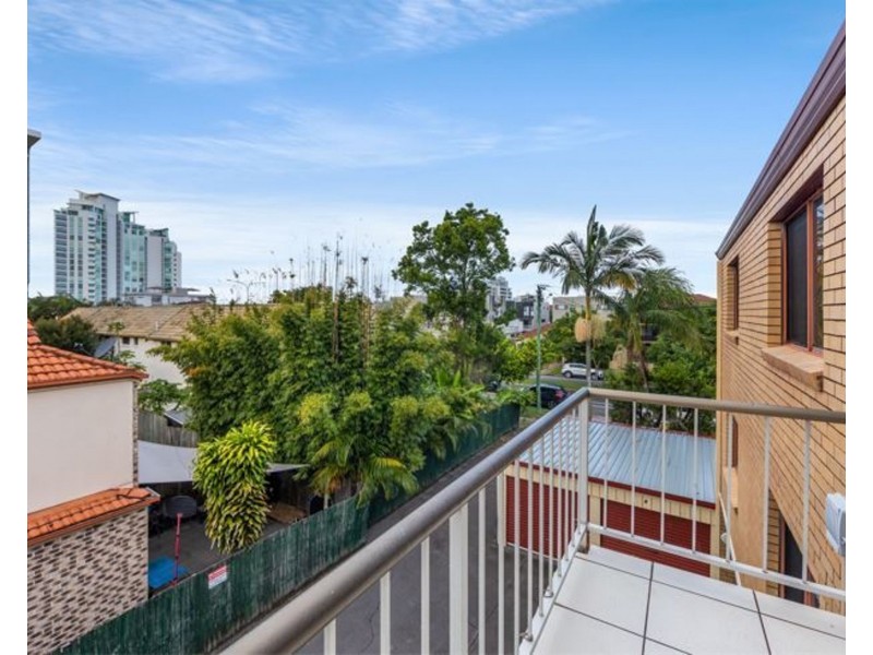 8/25 Imperial Parade, Labrador QLD 4215