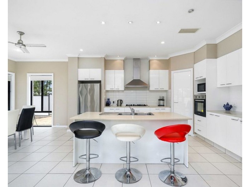 1 Zane Street, Molendinar QLD 4214