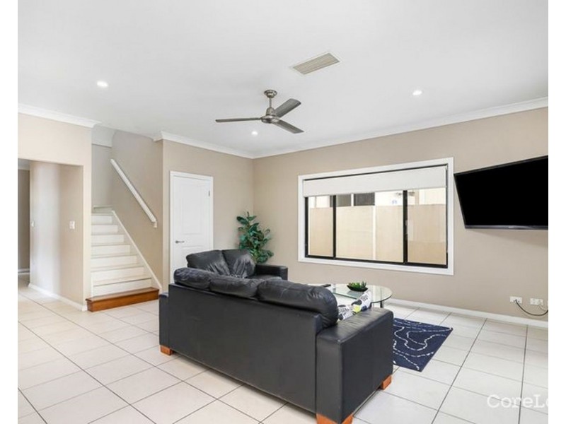 1 Zane Street, Molendinar QLD 4214