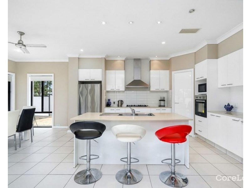 1 Zane Street, Molendinar QLD 4214