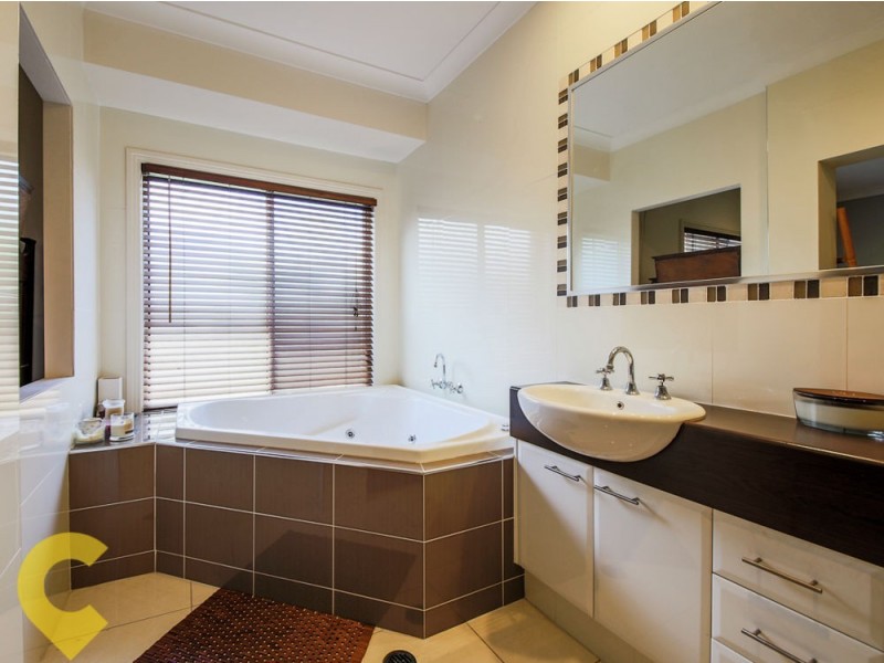 16 Amaray Drive, Upper Coomera QLD 4209