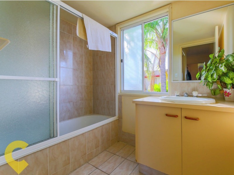 33/2 St Kevins Avenue, Benowa QLD 4217