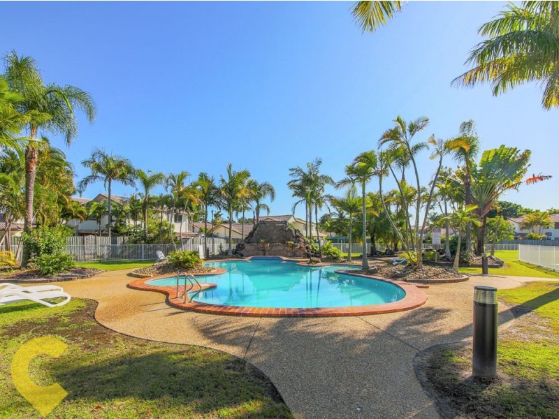 33/2 St Kevins Avenue, Benowa QLD 4217