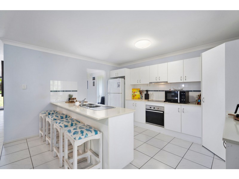 6 Matthews Crescent, Pimpama QLD 4209