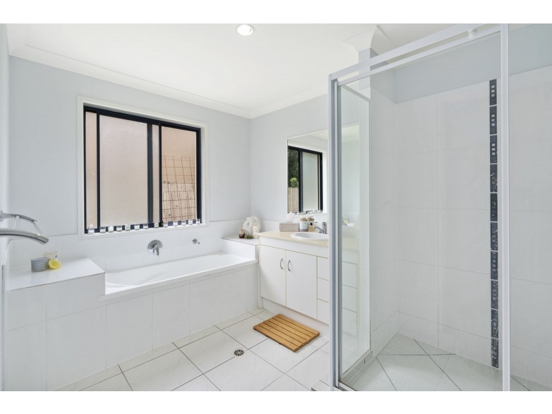 6 Matthews Crescent, Pimpama QLD 4209