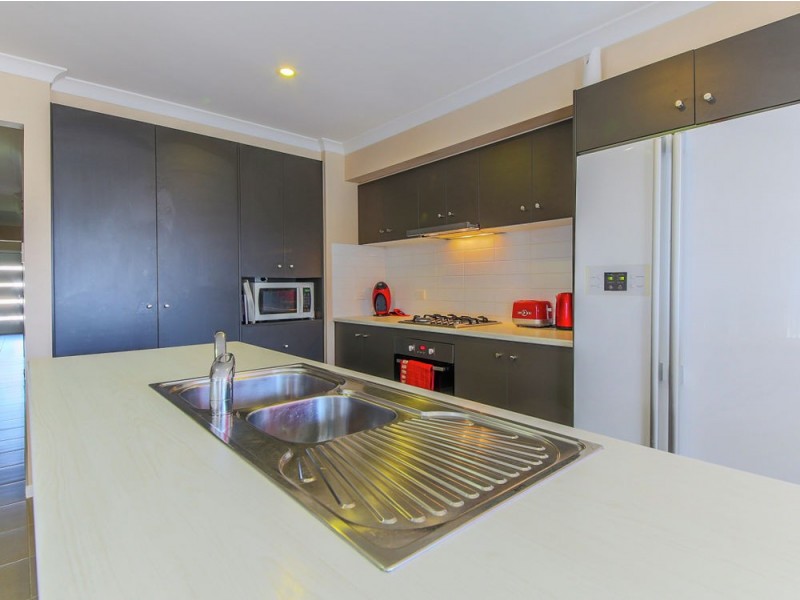 2/27 Waterhouse Drive, Willow Vale QLD 4209