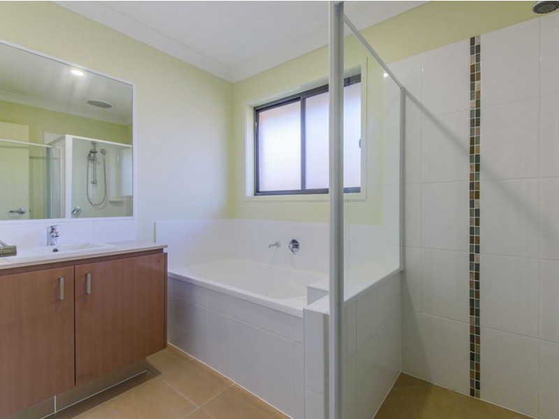 6 Percy Earl Crecent, Pimpama QLD 4209