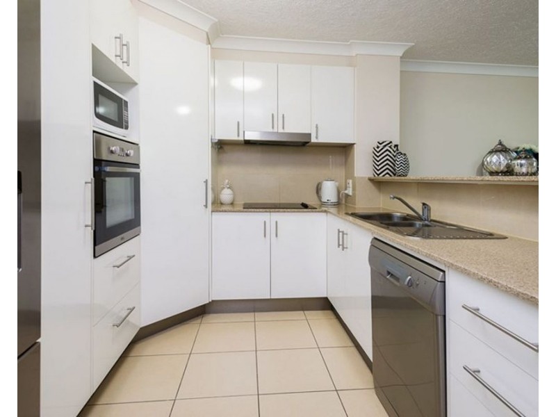4/99 Muir street, Labrador QLD 4215