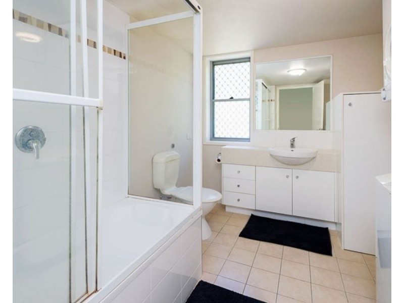 4/99 Muir street, Labrador QLD 4215