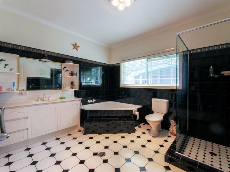 10 Ewingar Court, Helensvale QLD 4212