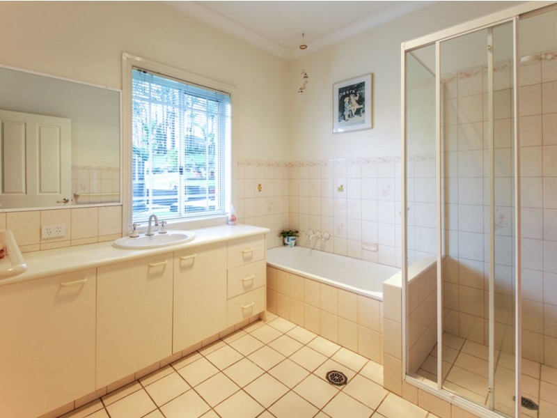 10 Ewingar Court, Helensvale QLD 4212