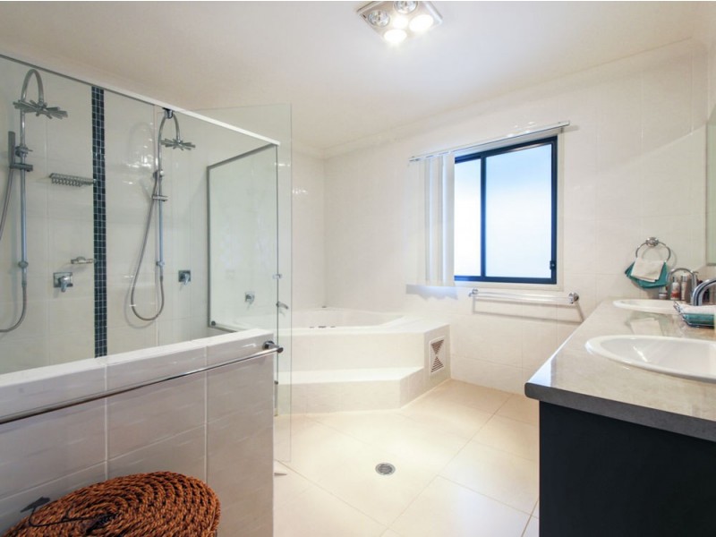 16 Marina Parade, Jacobs Well QLD 4208