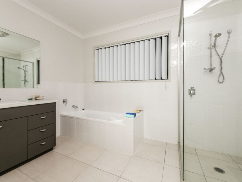 16 Marina Parade, Jacobs Well QLD 4208