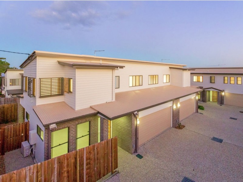 2/10 Fourth Avenue, Labrador QLD 4215