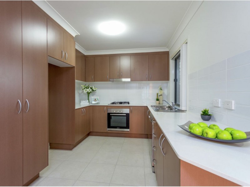 2/10 Fourth Avenue, Labrador QLD 4215