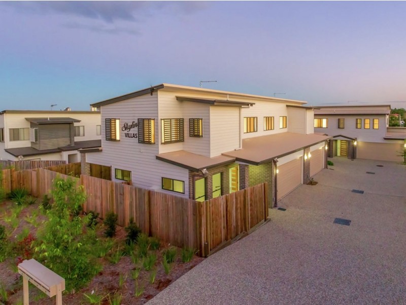 2/10 Fourth Avenue, Labrador QLD 4215