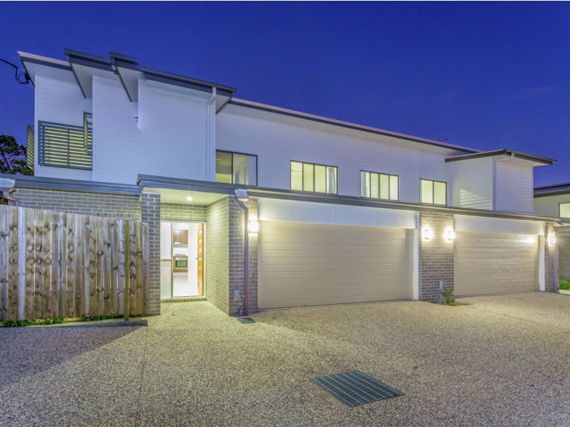 2/10 Fourth Avenue, Labrador QLD 4215