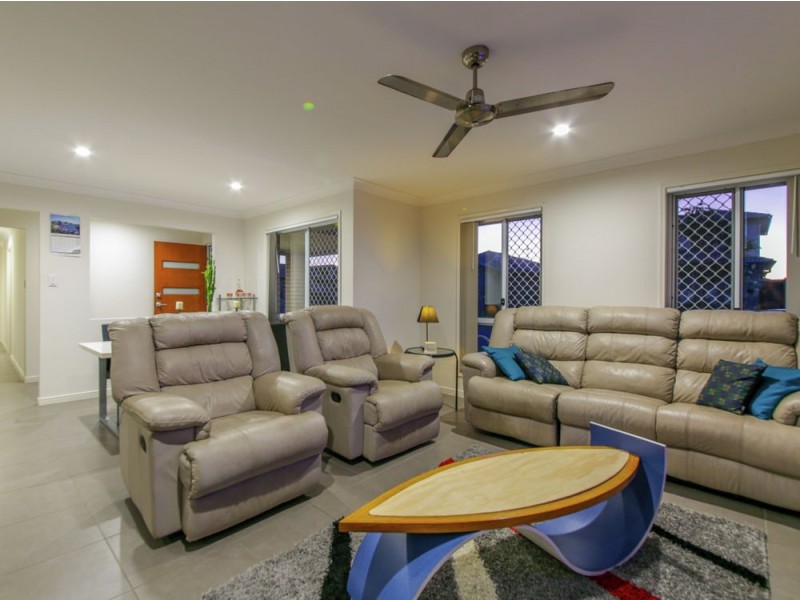 1 Carnarvon Court, Pimpama QLD 4209