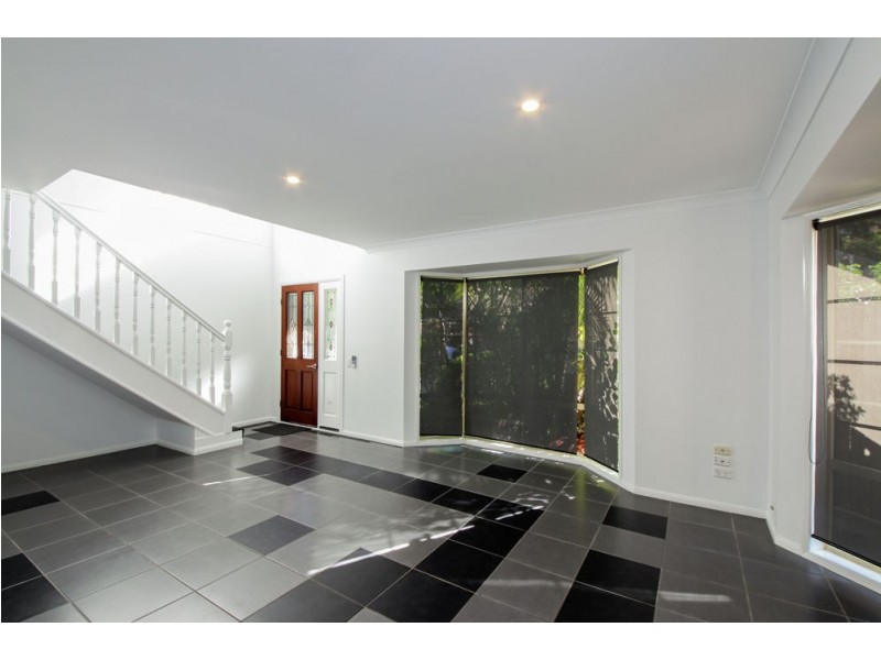 1/32 Billington Street, Labrador QLD 4215