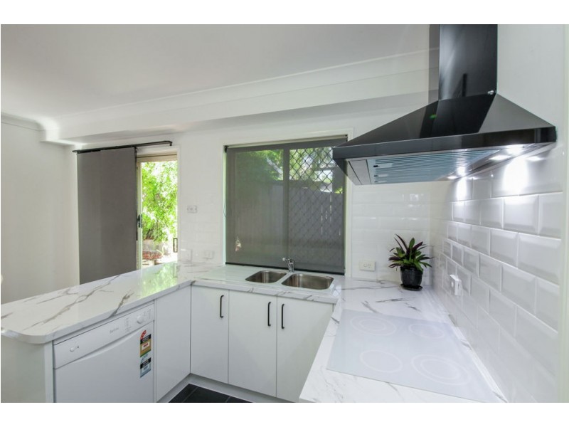 1/32 Billington Street, Labrador QLD 4215