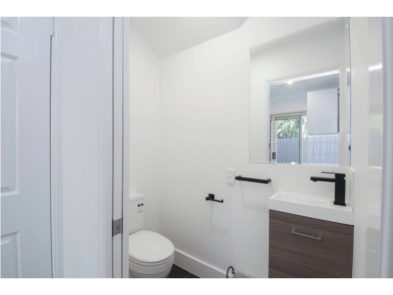 1/32 Billington Street, Labrador QLD 4215