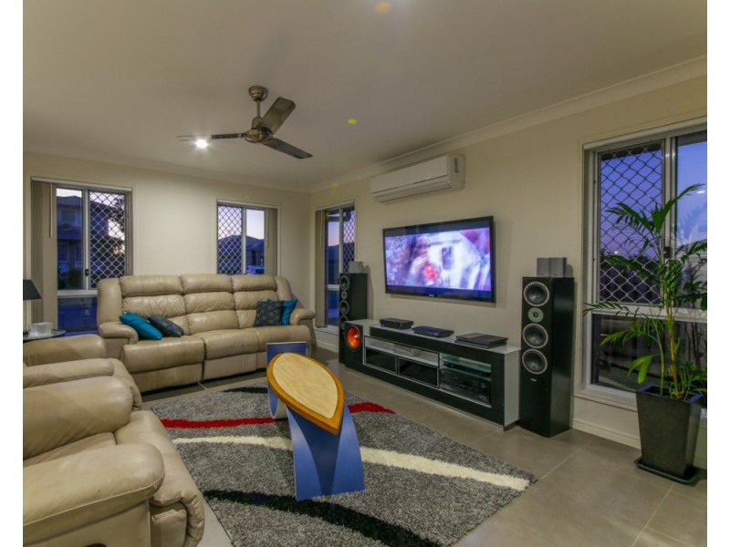 1 Carnarvon Crt, Pimpama QLD 4209