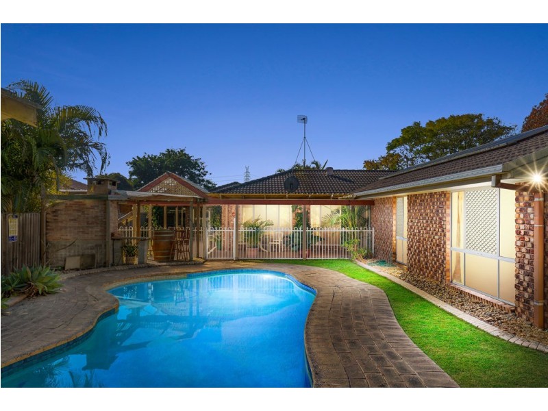 15 Yarraville Street, Robina QLD 4226