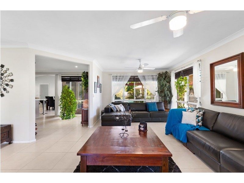 15 Yarraville Street, Robina QLD 4226