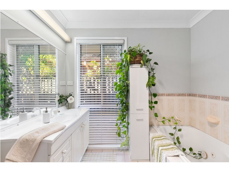 15 Yarraville Street, Robina QLD 4226