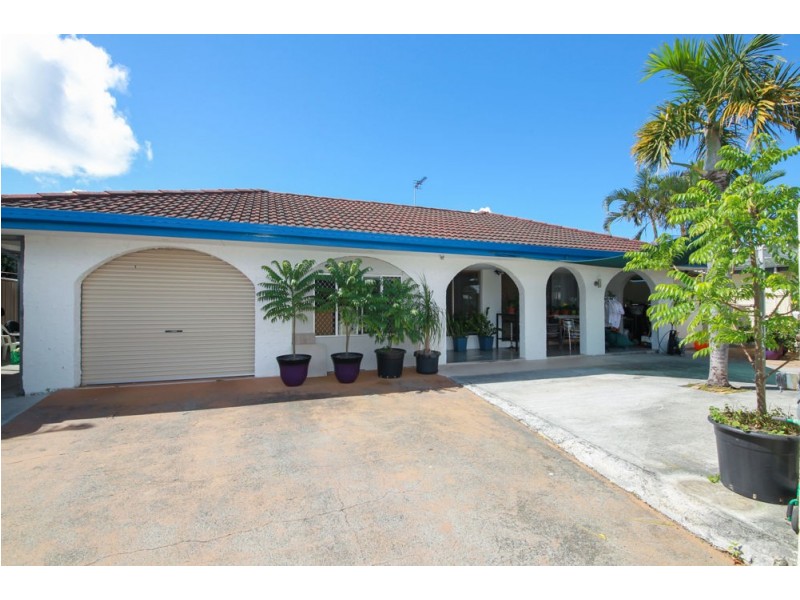 125-127 Bayview Street, Runaway Bay QLD 4216