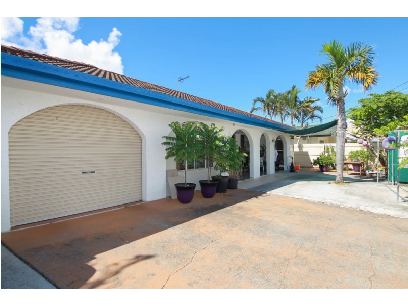 125-127 Bayview Street, Runaway Bay QLD 4216