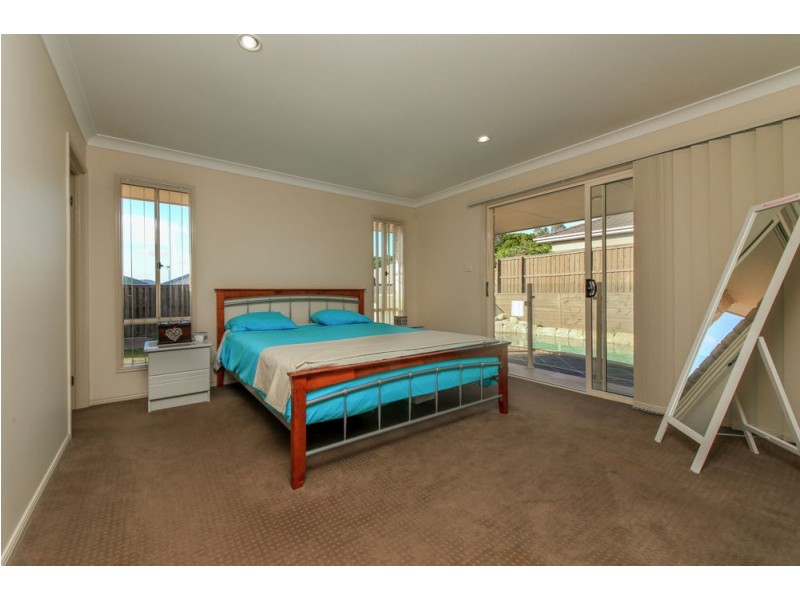 106 Wunburra Circle, Pacific Pines QLD 4211
