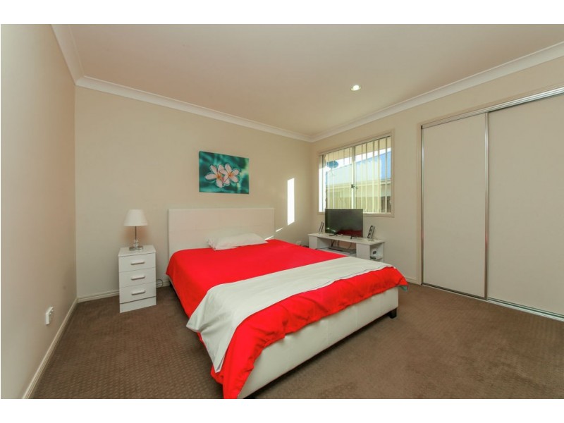 106 Wunburra Circle, Pacific Pines QLD 4211