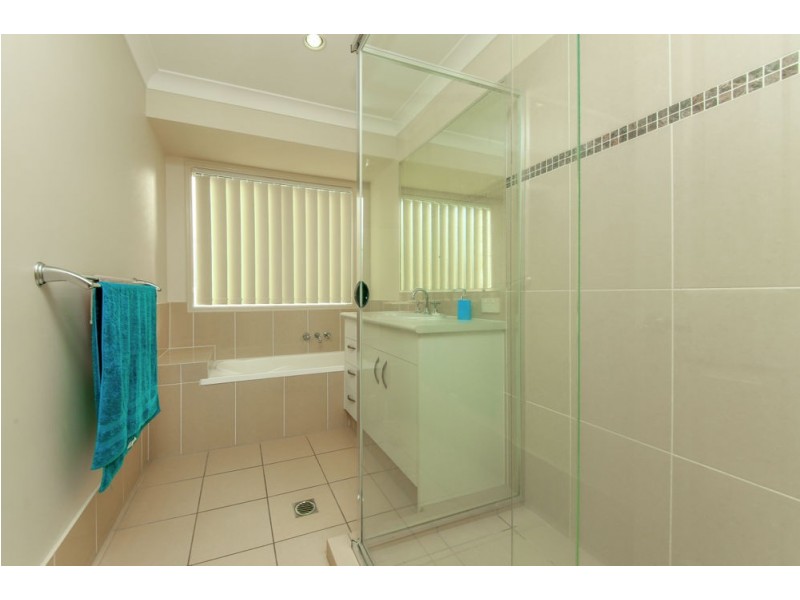 106 Wunburra Circle, Pacific Pines QLD 4211