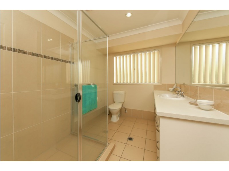 106 Wunburra Circle, Pacific Pines QLD 4211