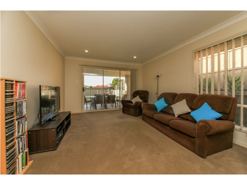 106 Wunburra Circle, Pacific Pines QLD 4211
